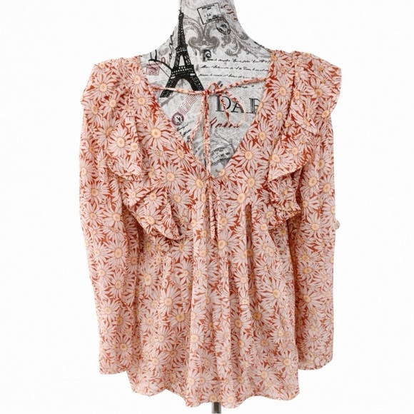 NWT Simply Southern Happy Daisy Blouse. Ruffled. Scalloped Bottom.
Women L. - Picture 2 of 2